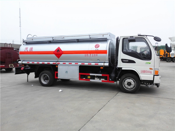 江淮7方加油车