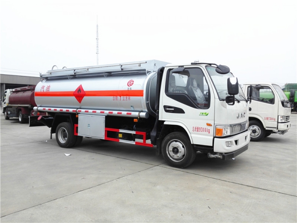 江淮7方加油车