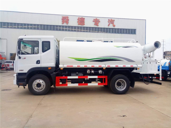 东风D9洒水车15方