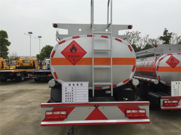 东风多利卡7.8方加油车