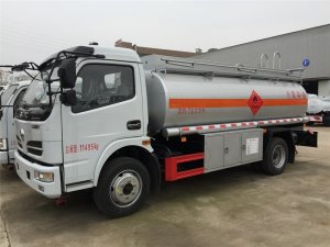 东风多利卡7.8方加油车