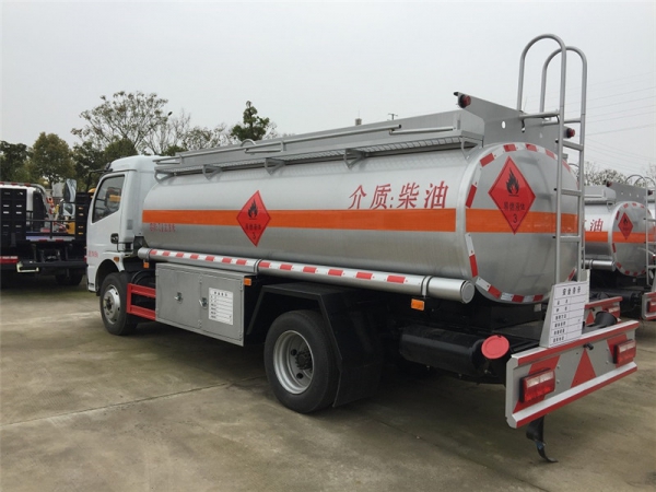 东风多利卡7.8方加油车